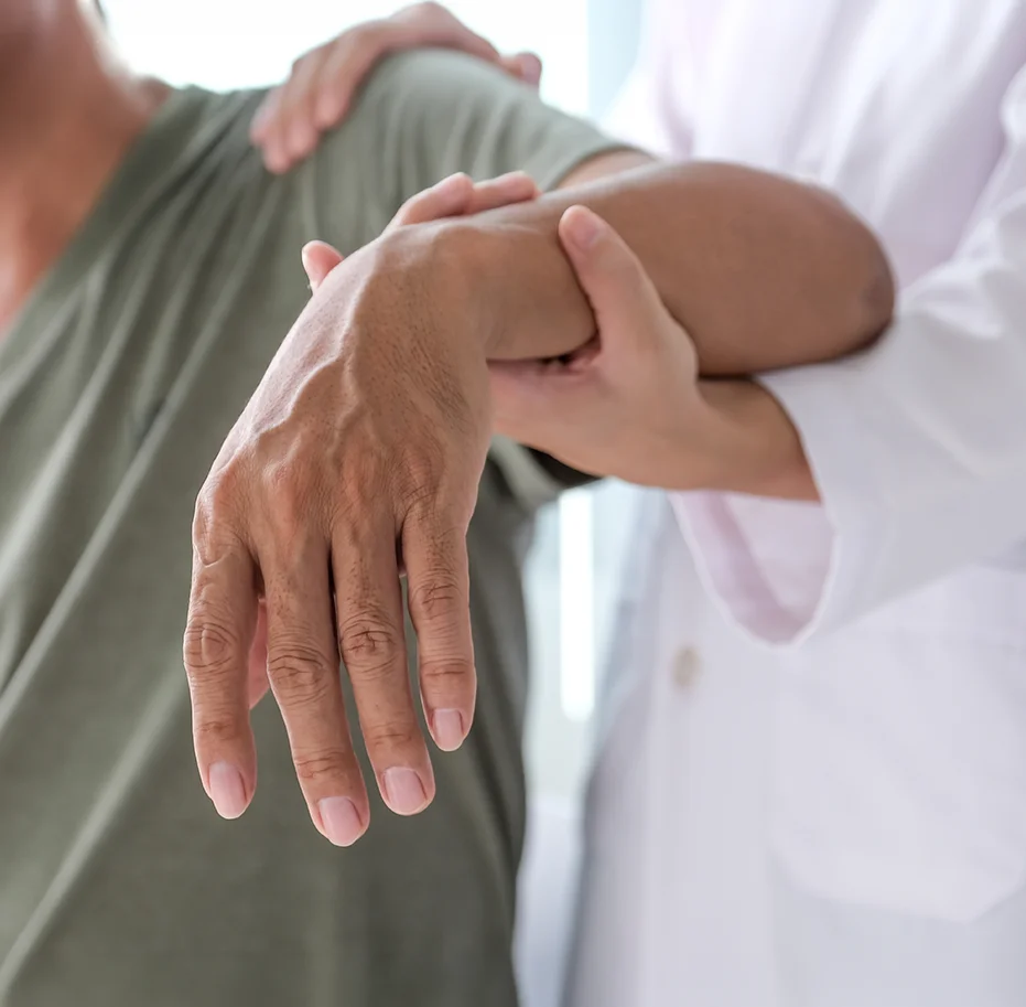 Tratamiento de fisioterapia para mejorar la movilidad del brazo | fisioterapia enfermedades degenerativas Zaragoza